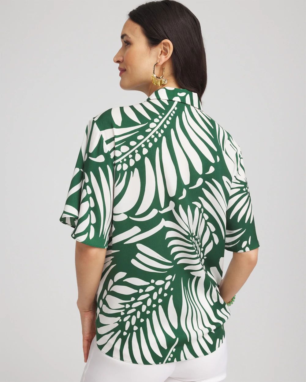 美品 4万 MAATEE & SONS SILK PIQUE HENRY TEE Palm Print Tie-Front Silky Top | Chico's